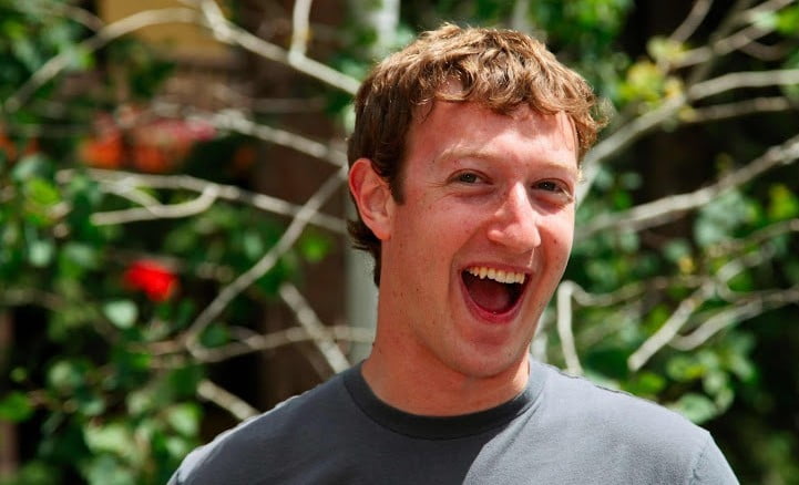 Mark Zuckerberg kolejny raz pokazuje do czego zdolne są media społecznościowe - liczba wizyt na Facebooku przekracza ponad miliard w ciągu jednego dnia.