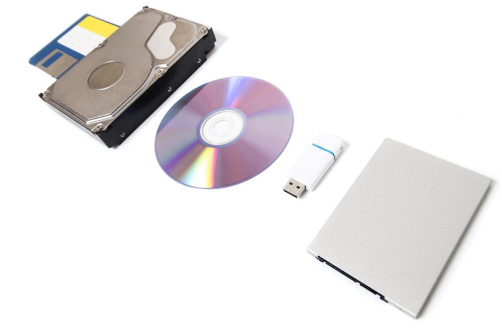 Czy dane przechowyawane na dvd lub cd przetrwaja wiele lat?