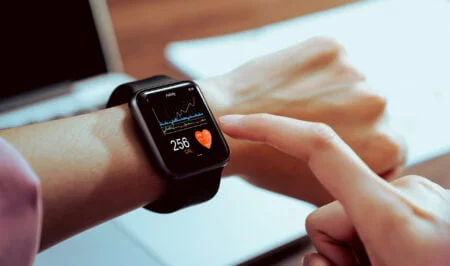 Czym się kierować wybierając smartwatch sportowy?